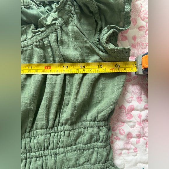 Green Ruffled Peasant Top - Picture 7 of 8